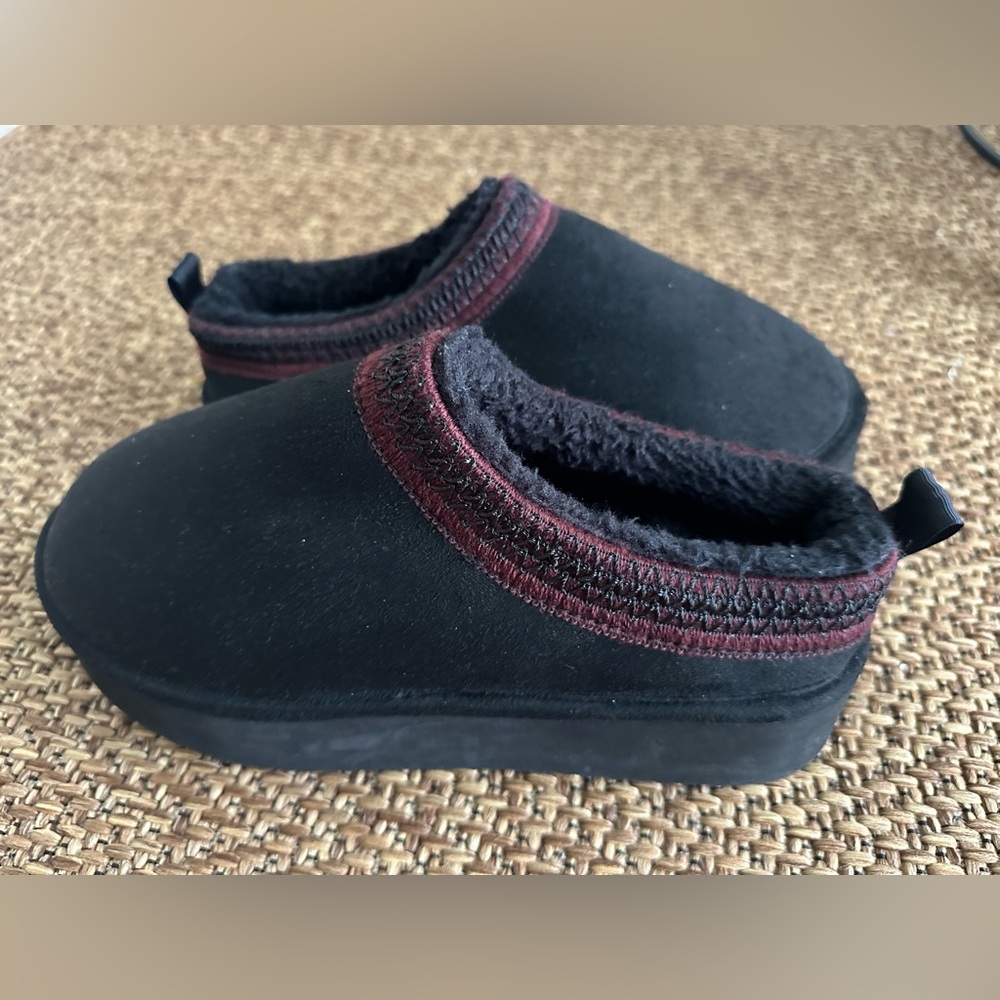 NWOB Madden Girl Black and Burgundy Clogs
